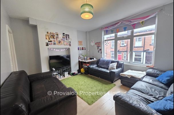 6 Bedroom Houses Hyde Park Leeds - Photo 1