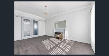 Cozy 2-Bedroom Unit Close to Shops & Transport - Photo 2