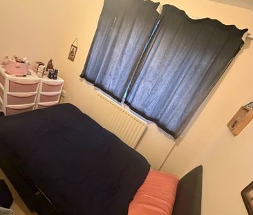 2 Bed Flat, Ash Court, SE12 - Photo 2