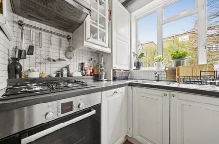 2 Bed Flat, St. Mary's Road, SE15 - Photo 4