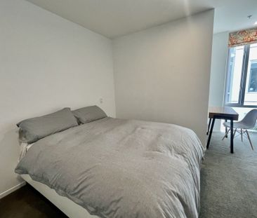 Spacious two bedroom apartment with study - Photo 5