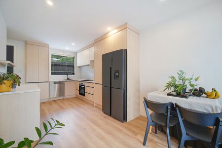 Near new town house in Birkdale - Photo 5