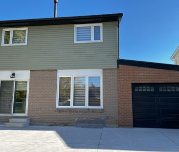 For Lease - 69 Hutcherson Square, Toronto, Ontario - Photo 2