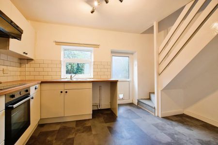 2 bedroom end of terrace house to rent - Photo 4