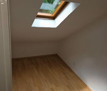 69m² Dachgeschosswohnung mit Garage - Foto 1
