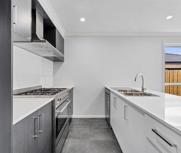 Perfectly Positioned Family Home - Photo 2