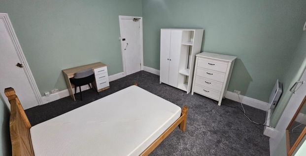 Flat 2, Linden Grove, Beeston, Leeds, LS11 6EY - Photo 1