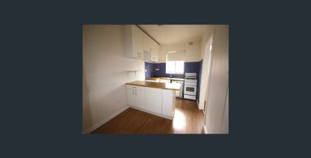 Upstairs 2 Bedroom Unit with Stunning Parklands View! - Photo 3