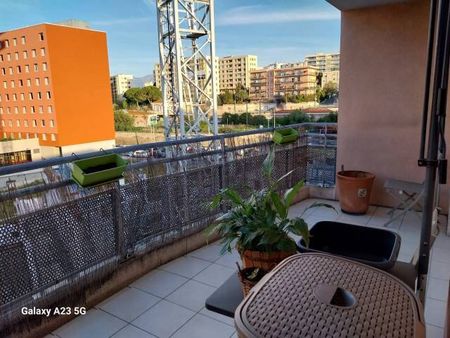 Beau trois pièces de 66m² avec terrasse de 14m² et parking - Photo 2