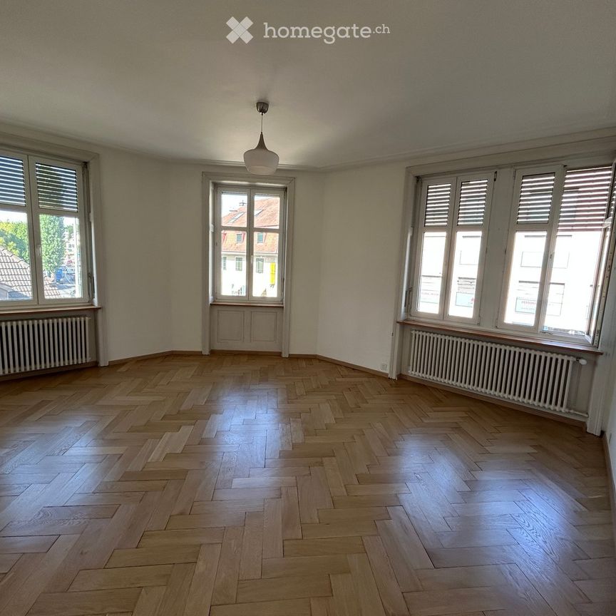 Charmante 3-Zimmer-Altbauwohnung an zentraler Lage in Binningen - Photo 1
