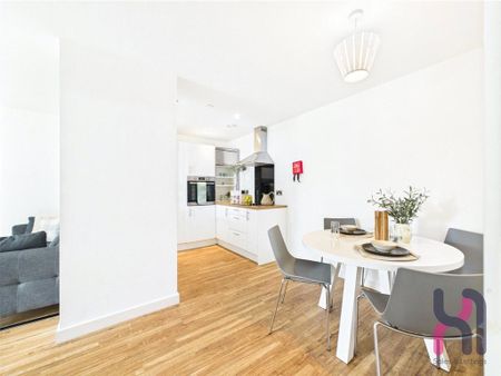 3 bedroom flat to rent - Photo 5