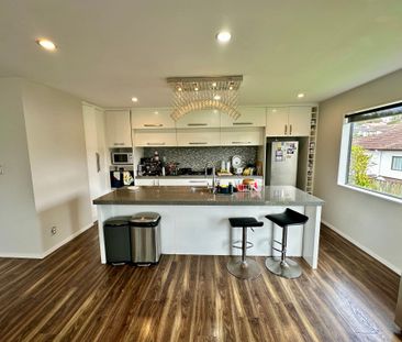 Four Bedroom Blockhouse Bay - Photo 6