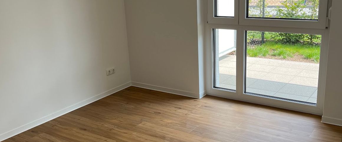 Wohnen in mit eigenem Gartenanteil - Tolle 2-Zimmer-Neubauwohnung mit Terrasse - Photo 1