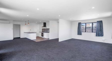 Modern easy care and spacious - Photo 4