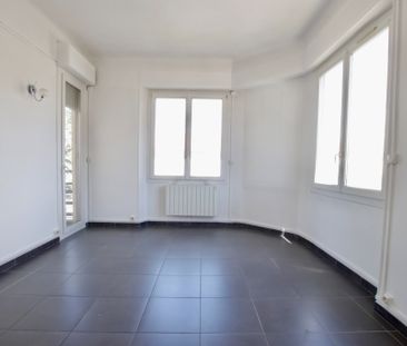 Location Appartement 2 pièces 50m² MARSEILLE 9ème - Photo 2