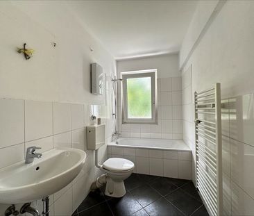 Geräumige 2-Zi. Wohnung mit Balkon! - Foto 1