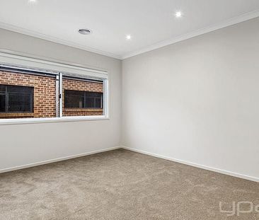 14 Dickens Street, STRATHTULLOH - Photo 2