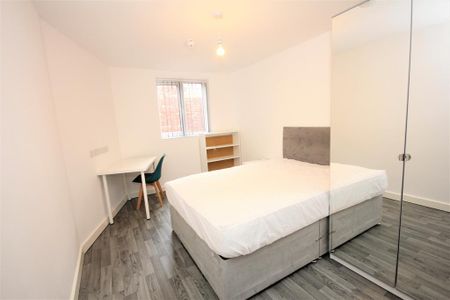 4 bedroom flat to rent - Photo 5