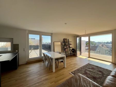 PRÄCHTIGE 4 ZIMMER-WOHNUNG - KÜCHE + 2 BÄDER + 2 TERRASSEN + FITNESSRAUM - ATTEMSGARTEN - Photo 3