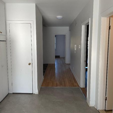 5 1/2 . 3 bedrooms - Photo 3