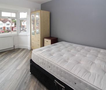 4 bedroom terraced house to rent - Photo 1