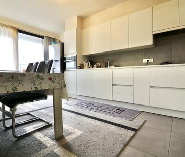 Centraal gelegen, volledig gerenoveerd appartement met 3 slpk, 2 te... - Foto 6