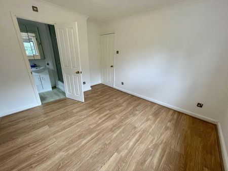 4 bedroom detached house to rent - Photo 4