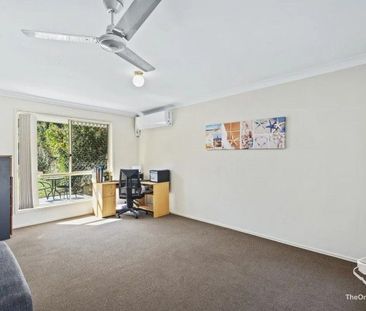 Spacious 4-Bedroom Family Home in Prime Parkwood Location - Photo 1