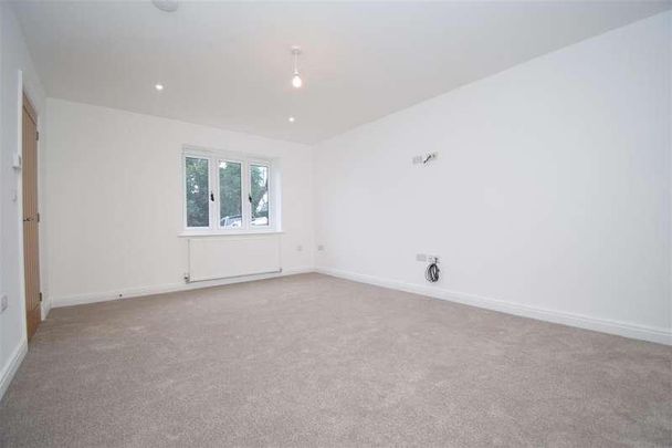 Headland Lane, Earlsheaton, WF12 - Photo 1