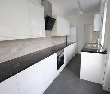 3 Bedroom House - Terraced To Let - Photo 1