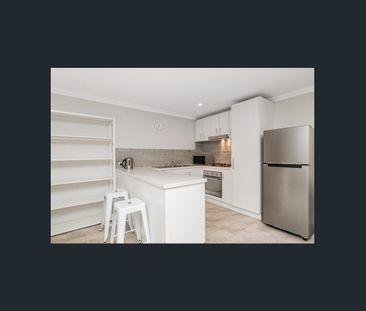Stylish, Fully Furnished Ground-Floor Apartment in the Heart of Bel... - Photo 6
