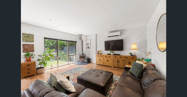 Enviable contemporary lifestyle in Convenient Locale! - Photo 1