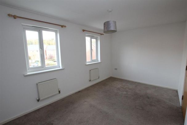4 bedroom mews to rent - Photo 1