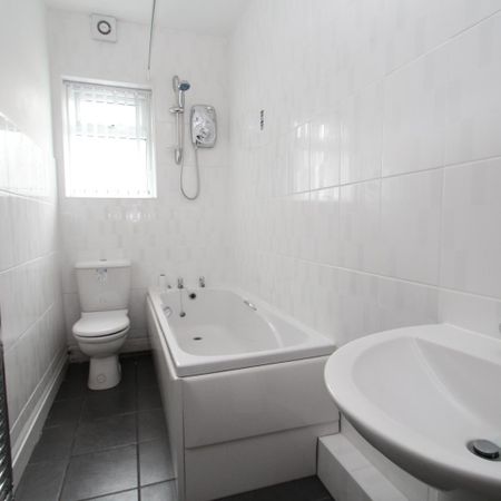 4 bedroom terraced house to rent - Photo 3
