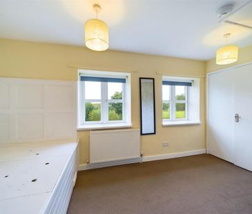 2 bedroom end of terrace house to rent - Photo 2