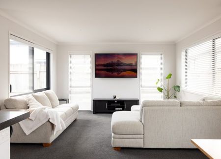 Easy Living - Photo 2