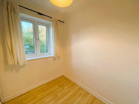 4 bedroom semi-detached house to rent - Photo 3
