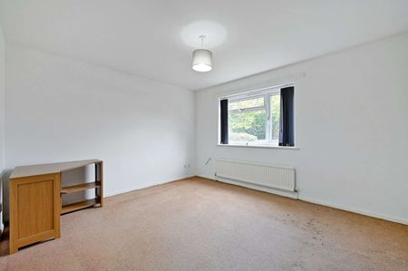 A ground floor flat is located less than a mile from Marlow High Street - Photo 3