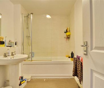 6 bedroom semi-detached house to rent - Photo 1