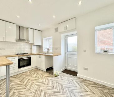 2 bedroom terraced house to rent - Photo 4