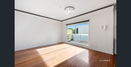 Spacious Doncaster Hill Living steps away Westfield - Photo 5