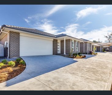 Three-Bedroom Duplex with Double Garage - Photo 2