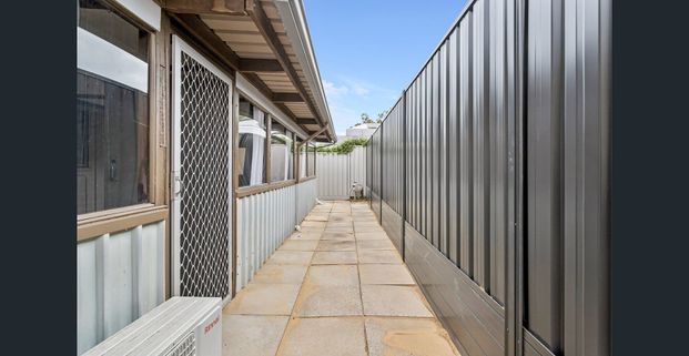 Fantastic Location with easy access to everything opposite Karrinyup Reserve - Photo 1