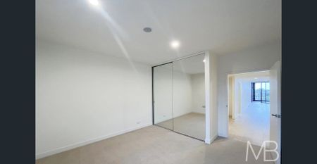 STUNNING TOP-FLOOR APARTMENT WITH SKYLIGHT & WATER GLIMPSES - Photo 2