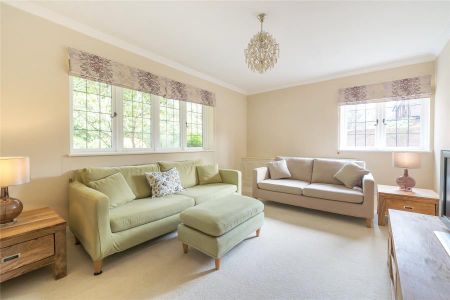 Knowl Hill, Woking - 4 bedrooms Property for lettings - Seymours - Photo 3