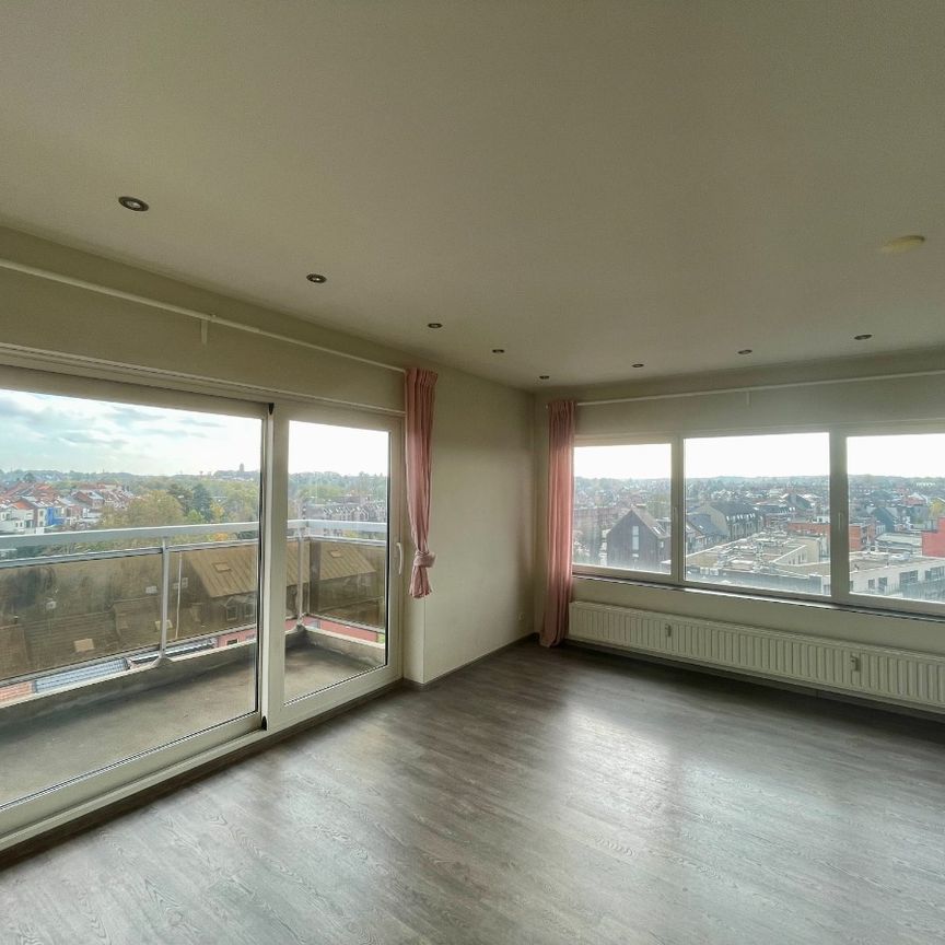 APPARTEMENT AAN STADSRAND MET PANORAMISCH ZICHT - Photo 1