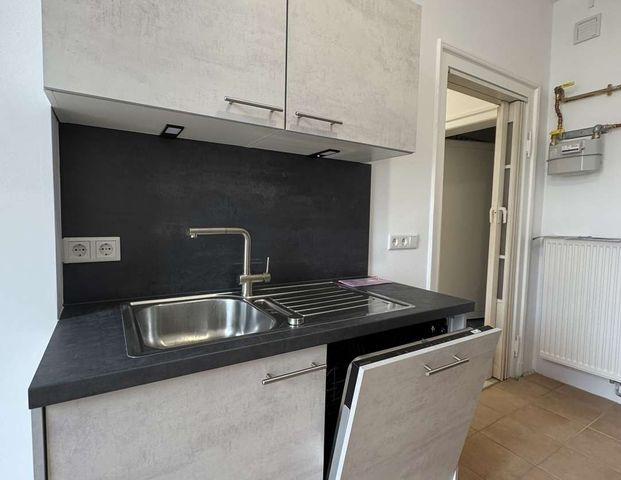 HEGERICH: Umfassend renovierte 4-Zimmer Altbauwohnung in sehr zentraler Lage! - Foto 1