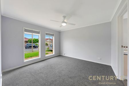 Recently Renovated 3 Bedroom Home in Fantastic Location&excl;&excl;&excl; - Photo 4