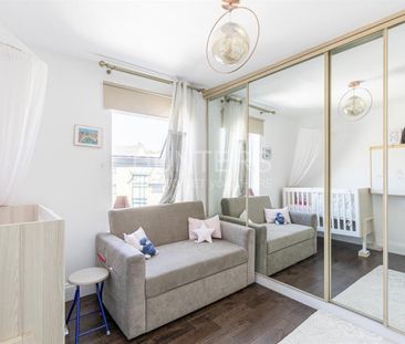 3 bedroom Flat To Let - Photo 4