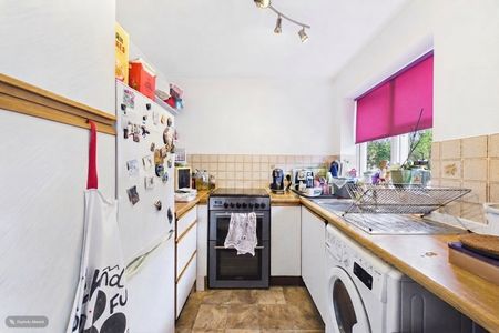 1 bedroom House in Notton Way, Reading - Photo 3